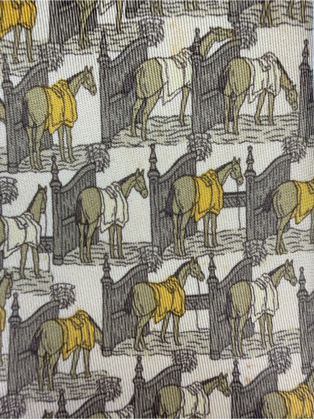 Hermes Silk Patterned Men's Tie in Yellow and Beige - Picture 7 of 9
